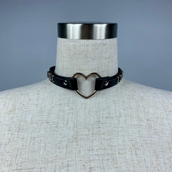 Black Leather Heart Choker Necklace - Picture 4 of 6
